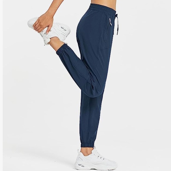 Lightweight Joggers Pants - Picture 3 of 16